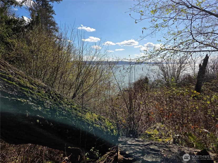 Property photo for 12 W Gedney Way, Hat Island