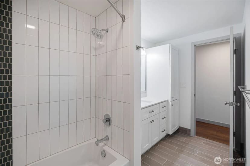 Property photo for 4602 Sw Cloverdale Street, Seattle photo 17