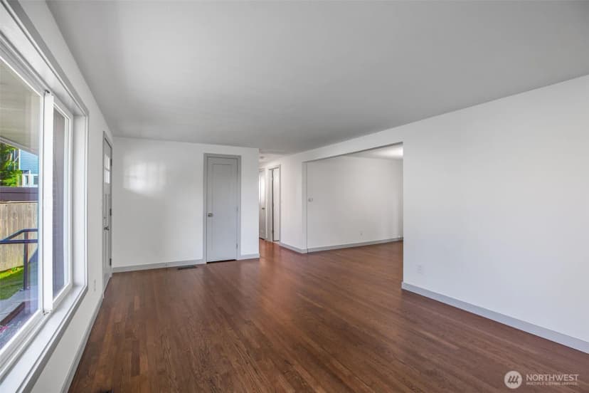 Property photo for 4602 Sw Cloverdale Street, Seattle photo 10