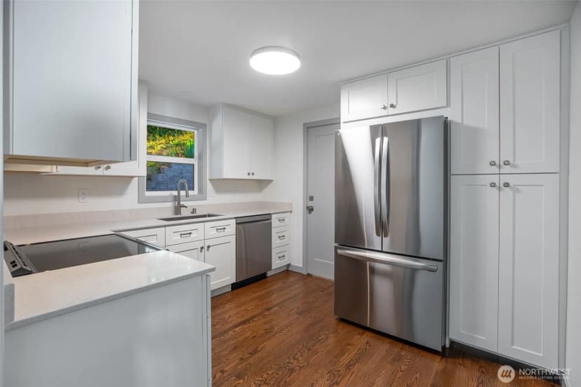 Property photo for 4602 Sw Cloverdale Street, Seattle photo 3