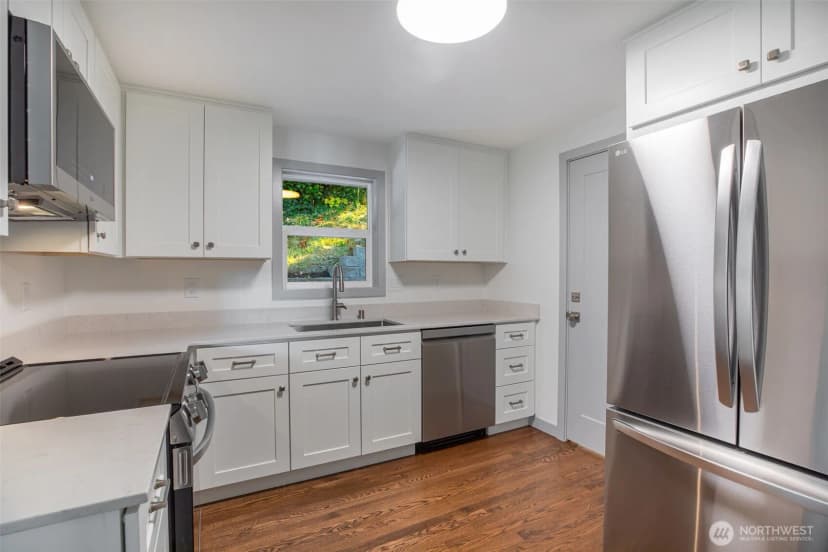 Property photo for 4602 Sw Cloverdale Street, Seattle photo 4