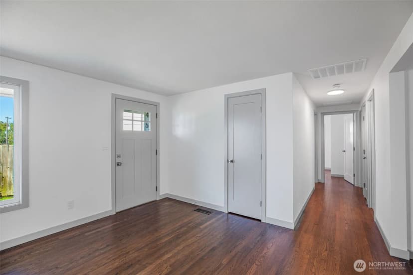 Property photo for 4602 Sw Cloverdale Street, Seattle photo 11