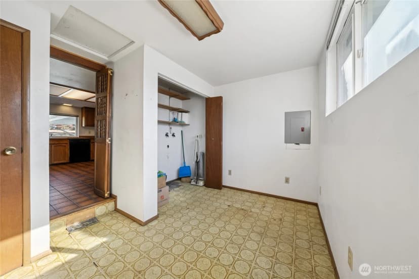 Property photo for 1015 E Chicago Street, Kent photo 15