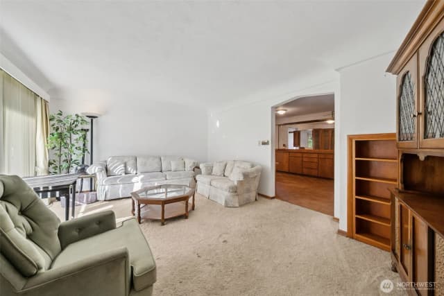 Property photo for 1015 E Chicago Street, Kent photo 2