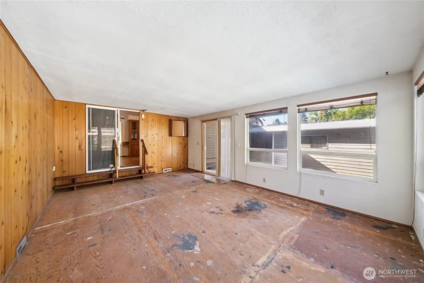Property photo for 1015 E Chicago Street, Kent photo 10