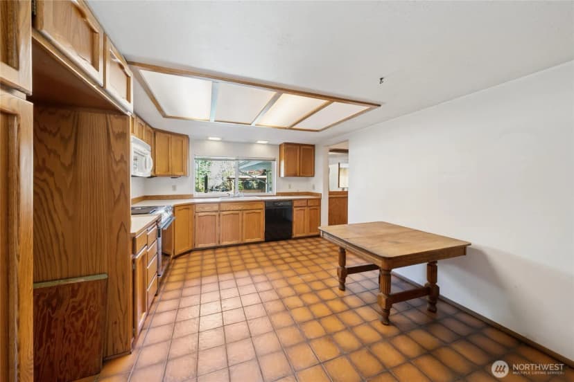 Property photo for 1015 E Chicago Street, Kent photo 7