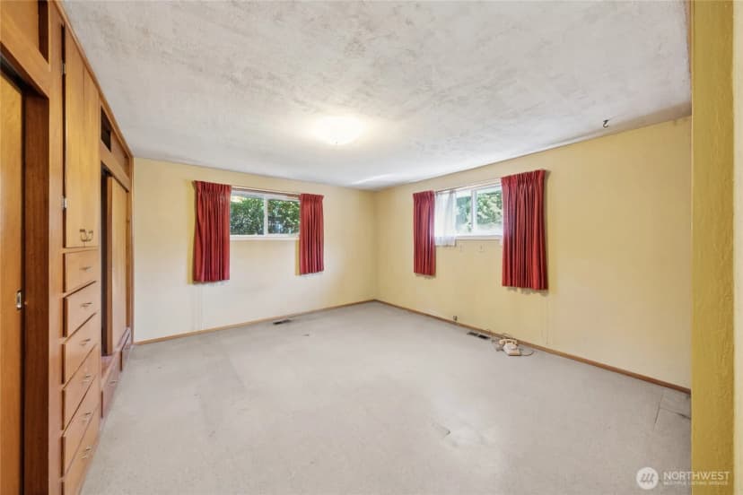 Property photo for 1015 E Chicago Street, Kent photo 12