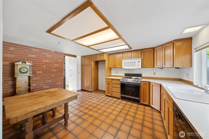 Property photo for 1015 E Chicago Street, Kent photo 6