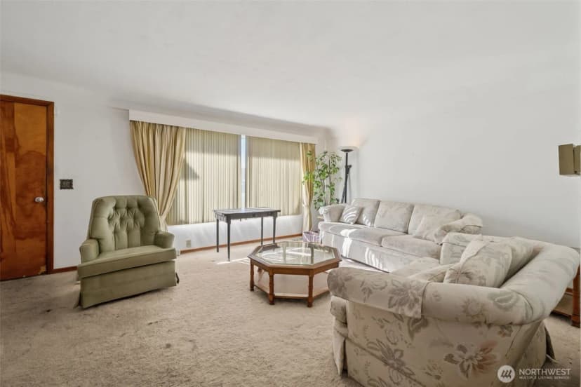 Property photo for 1015 E Chicago Street, Kent photo 3