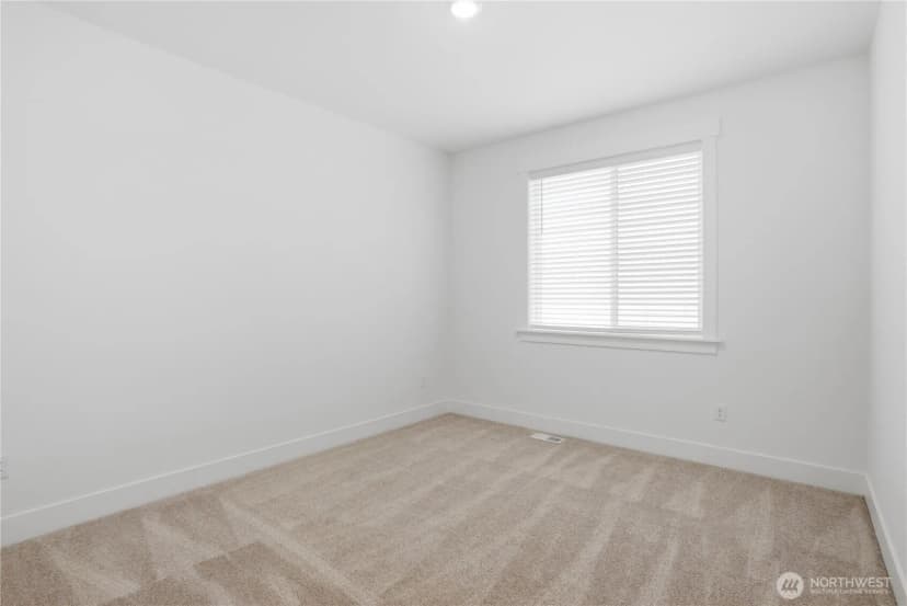 Property photo for 32411 Vine Avenue Se, Black Diamond photo 18