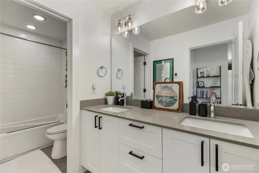 Property photo for 3418 A 23rd Avenue W, Seattle photo 20