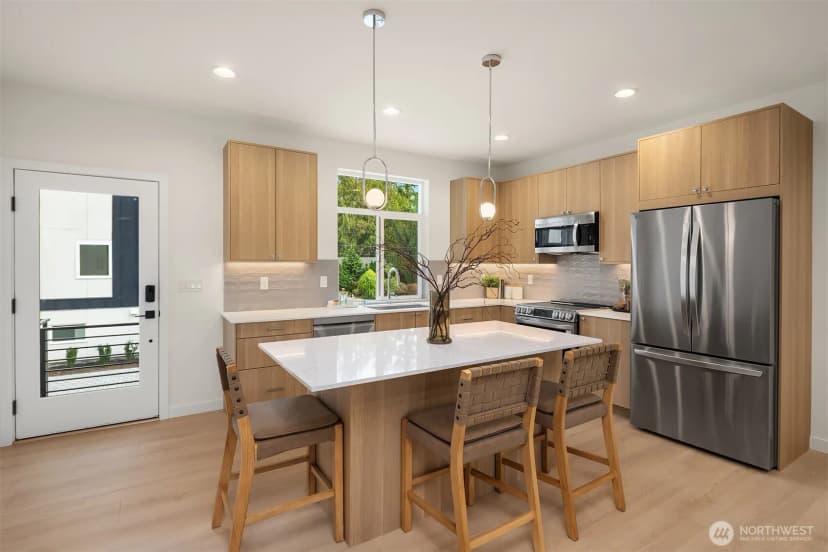 Property photo for 10817 11th Avenue Ne #b, Seattle photo 6