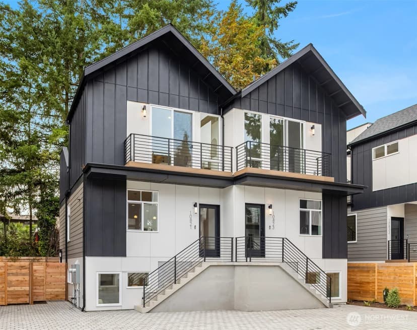 Property photo for 10817 11th Avenue Ne #b, Seattle photo 2