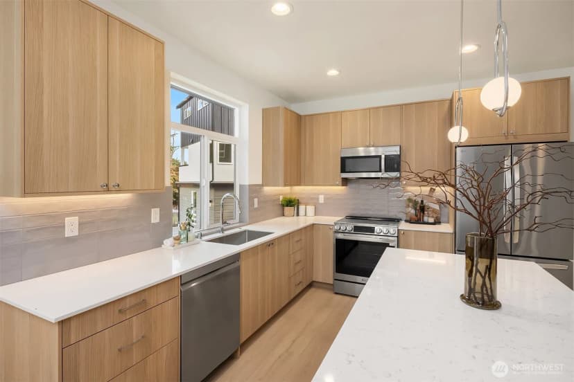 Property photo for 10817 11th Avenue Ne #b, Seattle photo 10