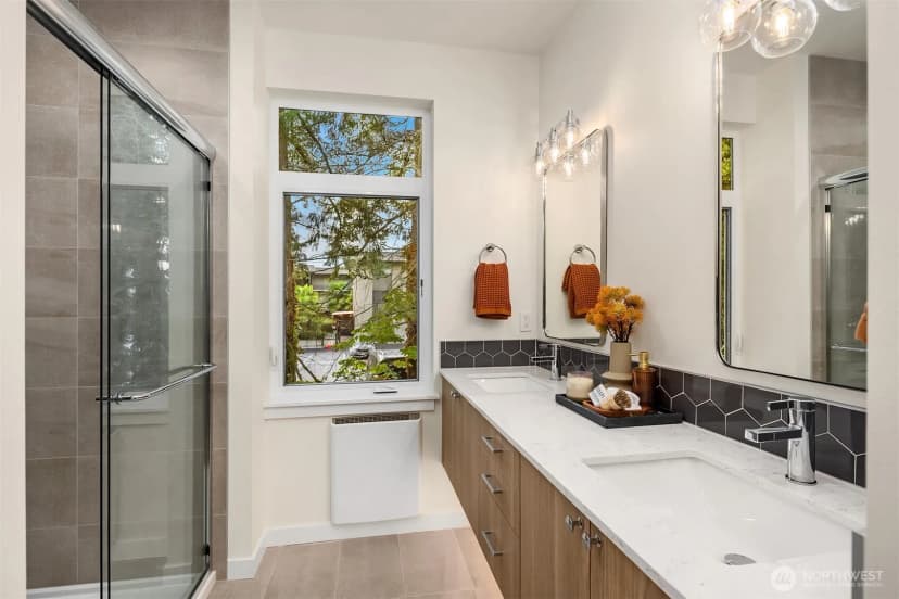 Property photo for 10817 11th Avenue Ne #b, Seattle photo 16