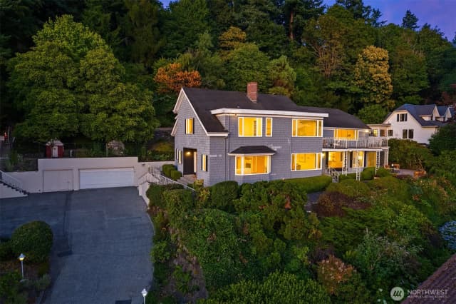 Property photo for 4400 Beach Drive Sw, Seattle photo 3