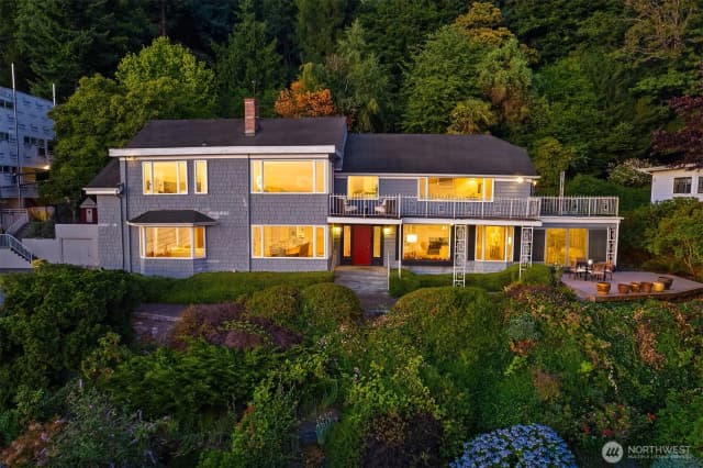 Property photo for 4400 Beach Drive Sw, Seattle photo 4