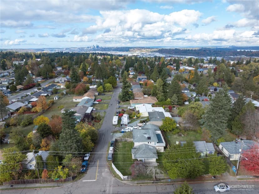 Property photo for 2640 S 128th Street, Burien photo 39