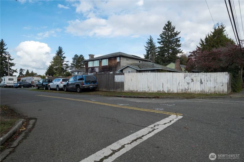 Property photo for 2640 S 128th Street, Burien photo 35