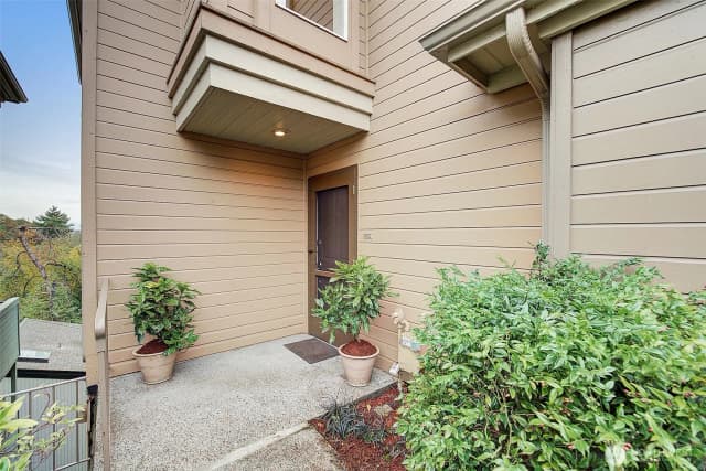 Property photo for 214 31st Avenue S, Seattle photo 2