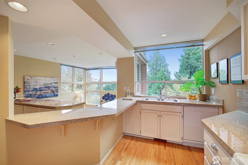 Property photo for 214 31st Avenue S, Seattle photo 8