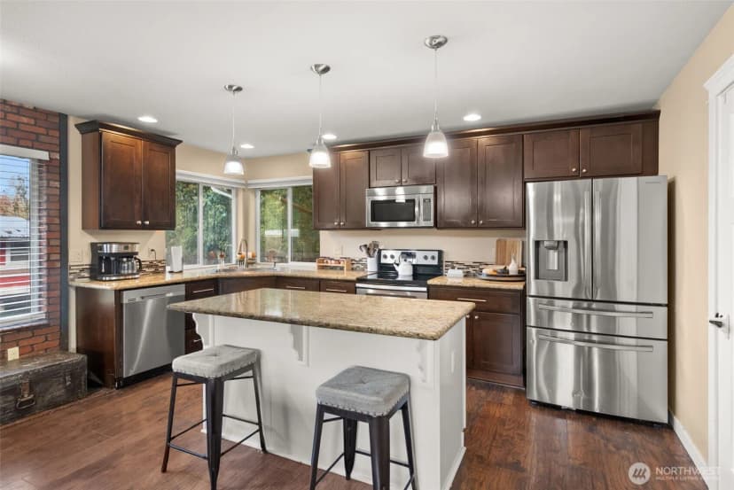 Property photo for 113 Ronge Street N, Roy photo 9