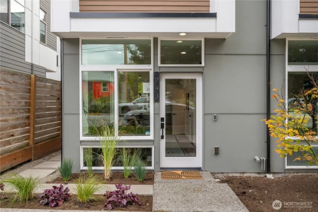 Property photo for 943 Nw 56th Street, Seattle photo 2