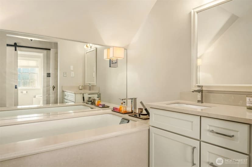 Property photo for 1268 Parkside Drive E, Seattle photo 17