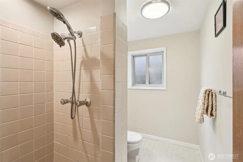 Property photo for 3225 165th Avenue Se, Bellevue photo 21