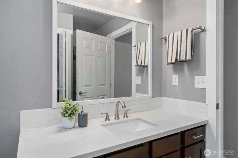 Property photo for 13827 Macadam Road S, Tukwila photo 13