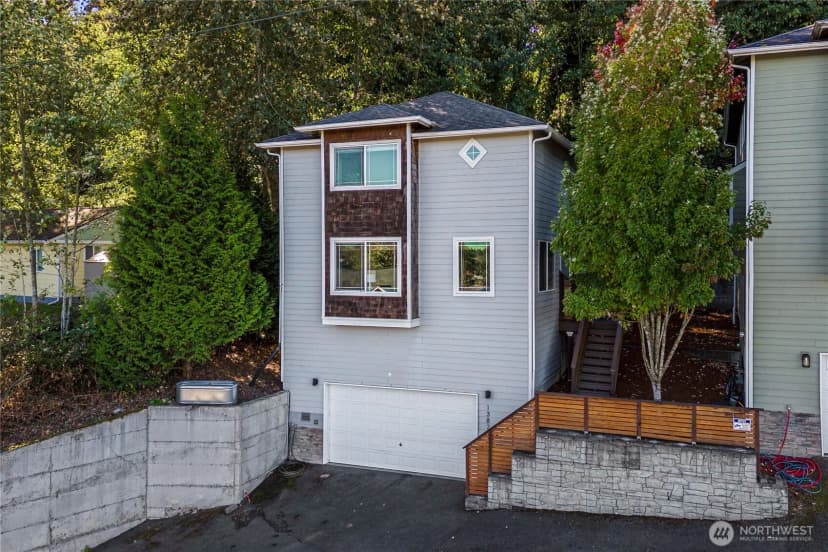 Property photo for 13827 Macadam Road S, Tukwila photo 2