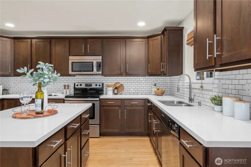 Property photo for 13827 Macadam Road S, Tukwila photo 11