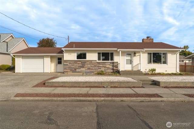 Property photo for 1720 E Street, Lynden