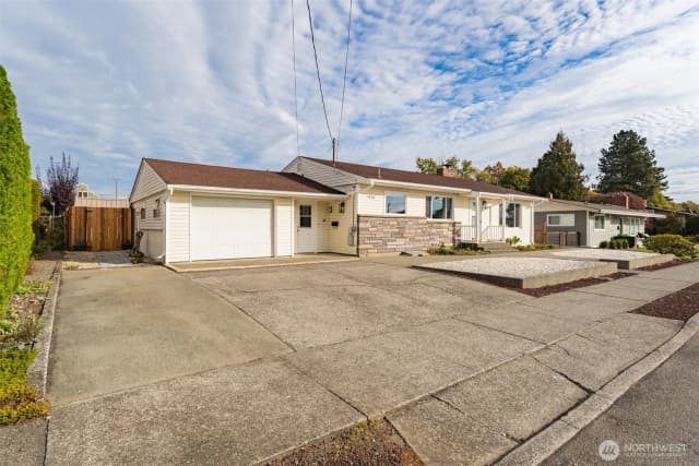Property photo for 1720 E Street, Lynden photo 3