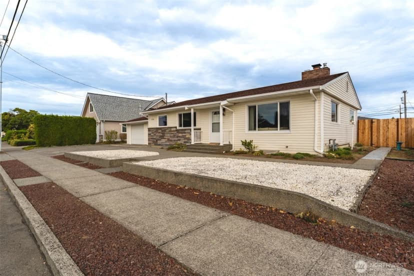 Property photo for 1720 E Street, Lynden photo 2
