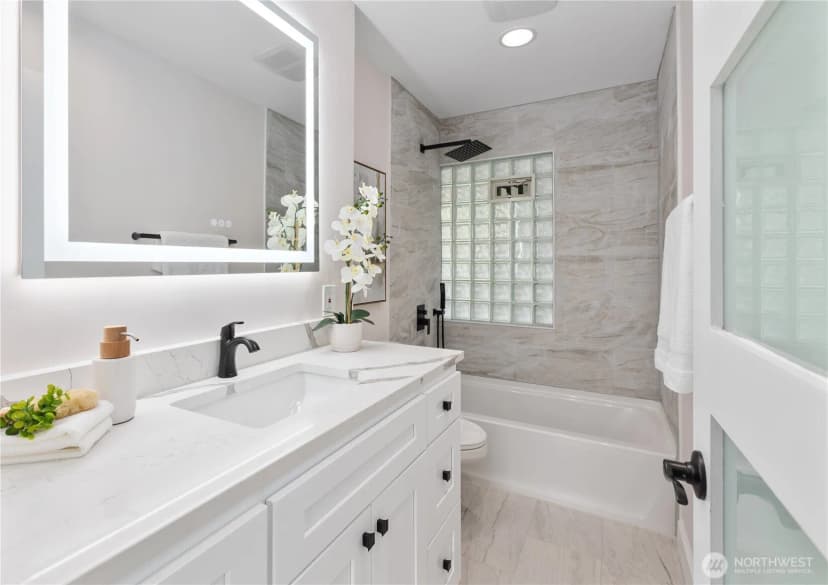 Property photo for 2236 Viewmont Way W, Seattle photo 17