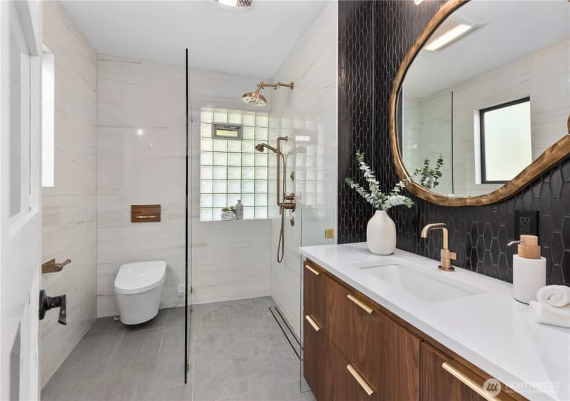 Property photo for 2236 Viewmont Way W, Seattle photo 14