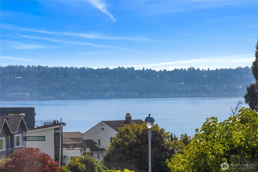 Property photo for 2236 Viewmont Way W, Seattle photo 9