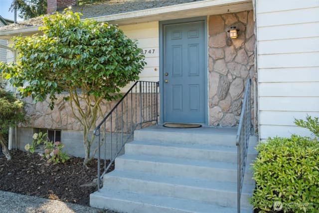 Property photo for 10747 Dayton Avenue N, Seattle photo 4