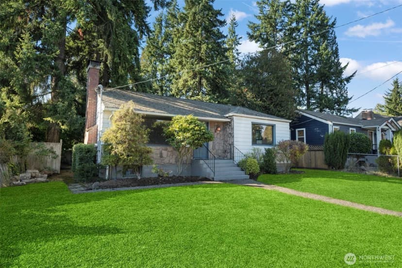 Property photo for 10747 Dayton Avenue N, Seattle photo 3