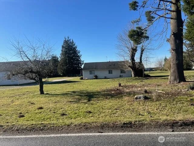 Property photo for 8885 Line Rd, Lynden photo 3