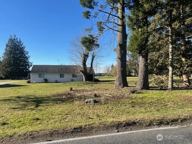 Property photo for 8885 Line Rd, Lynden photo 2
