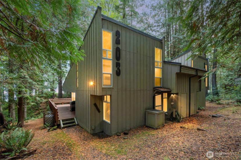 Property photo for 203 E Cutty Sark Drive, Shelton photo 2