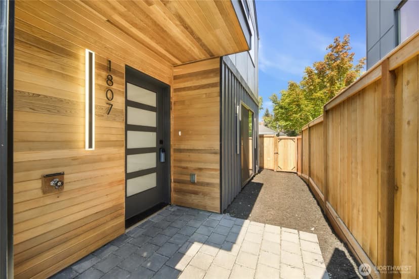 Property photo for 1807 Sw Elmgrove Street, Seattle photo 3