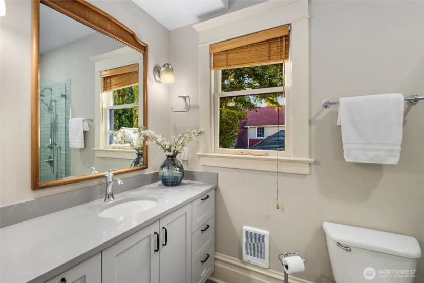 Property photo for 503 12th Avenue E, Seattle photo 13