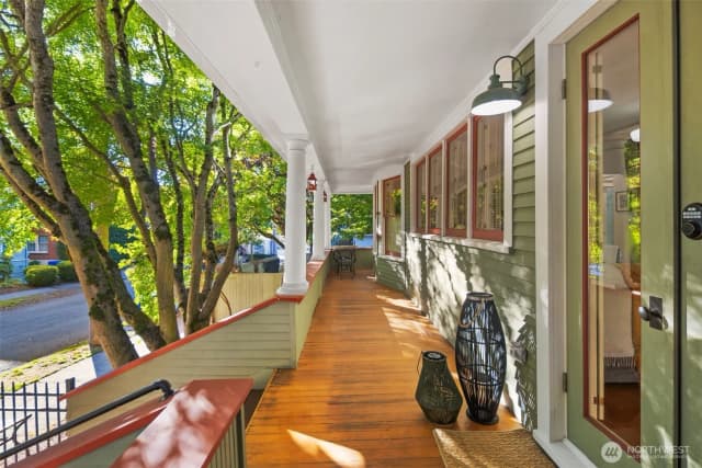 Property photo for 503 12th Avenue E, Seattle photo 2