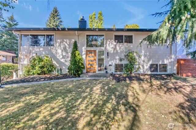 Property photo for 142 Sw 142nd Street, Burien