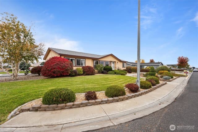 Property photo for 877 J Street Se, Ephrata