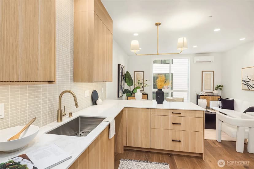 Property photo for 4422 1st Avenue Ne #a, Seattle photo 6