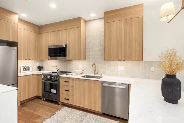 Property photo for 4422 1st Avenue Ne #a, Seattle photo 5